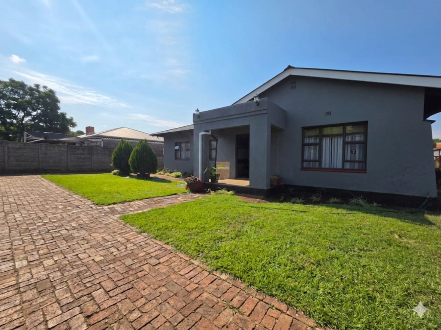 3 Bedroom Property for Sale in Beaconsfield Northern Cape